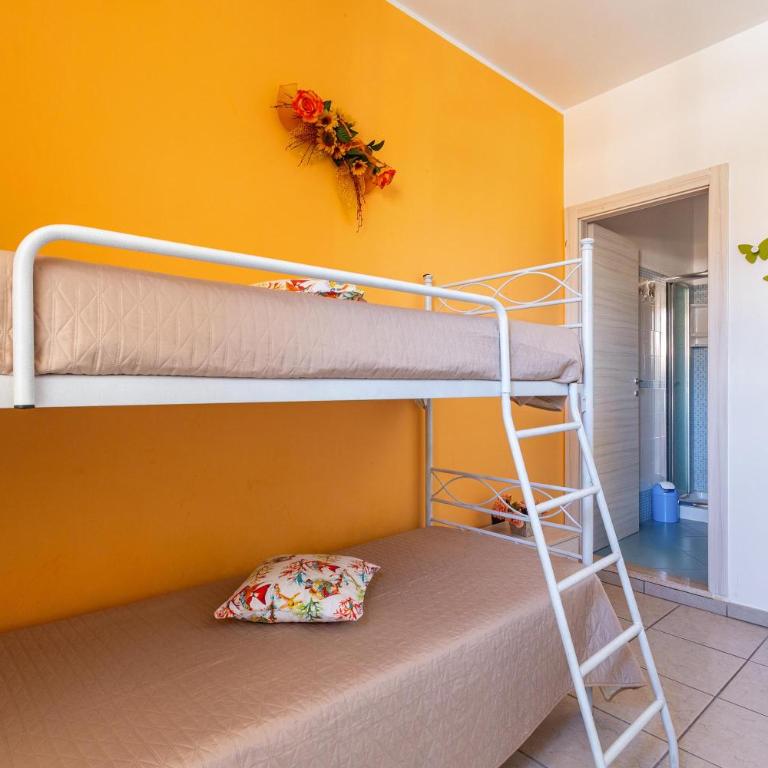 B&B Girasole - Camera Doppia con Letti Singoli con Bagno Privato - 2