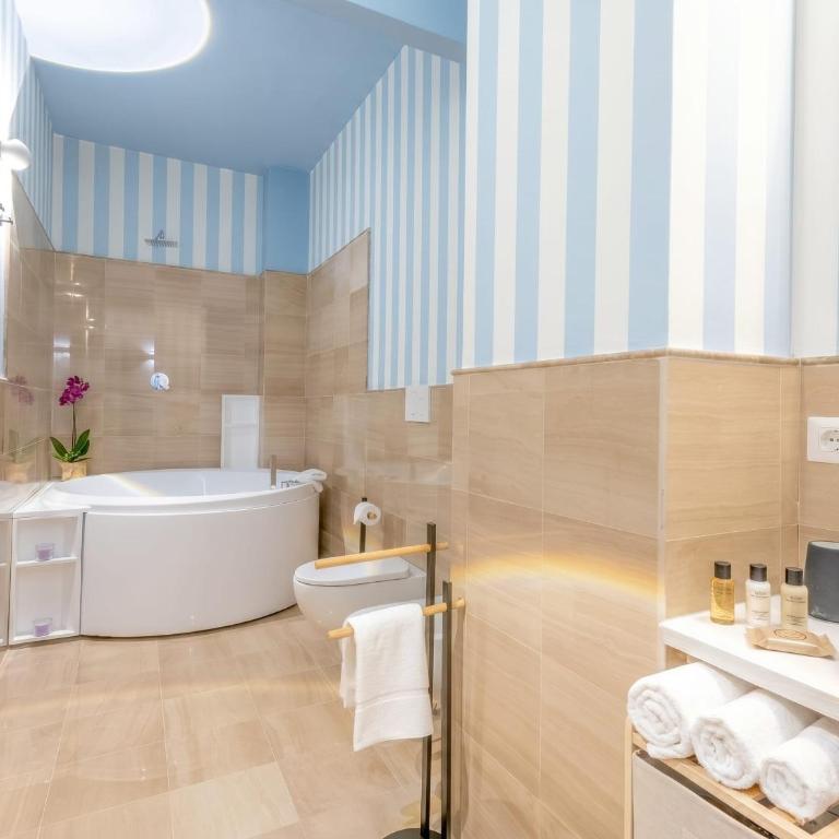 City Gate - luxury suites - King Suite with Spa Bath - 1