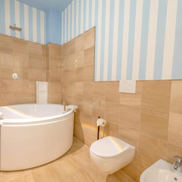City Gate - luxury suites - King Suite with Spa Bath - 7