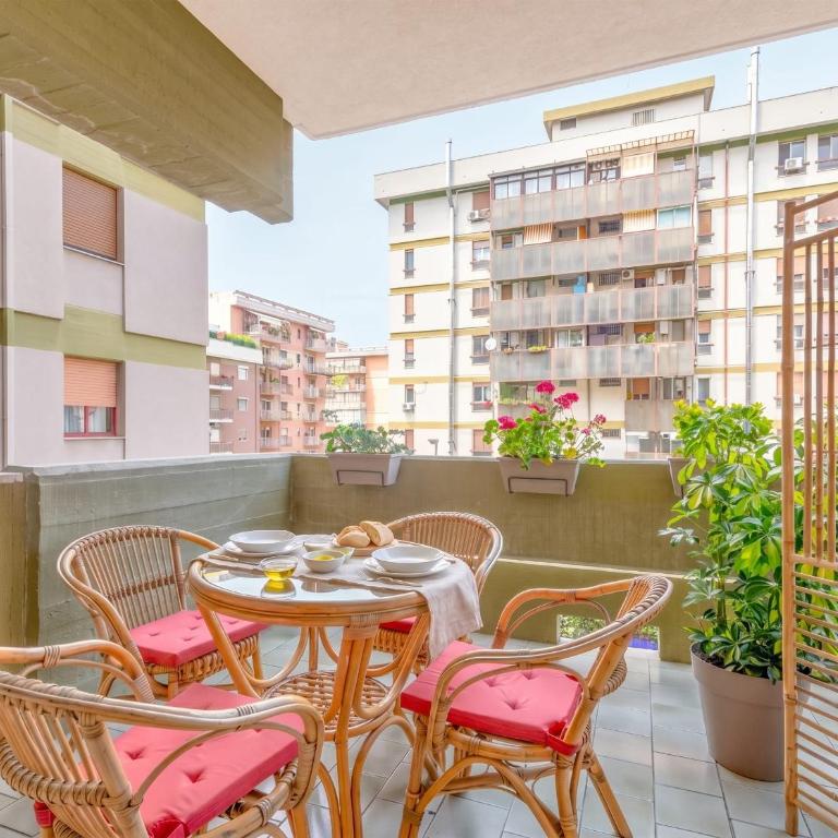 City Gate - luxury suites - King Suite with Spa Bath - 2