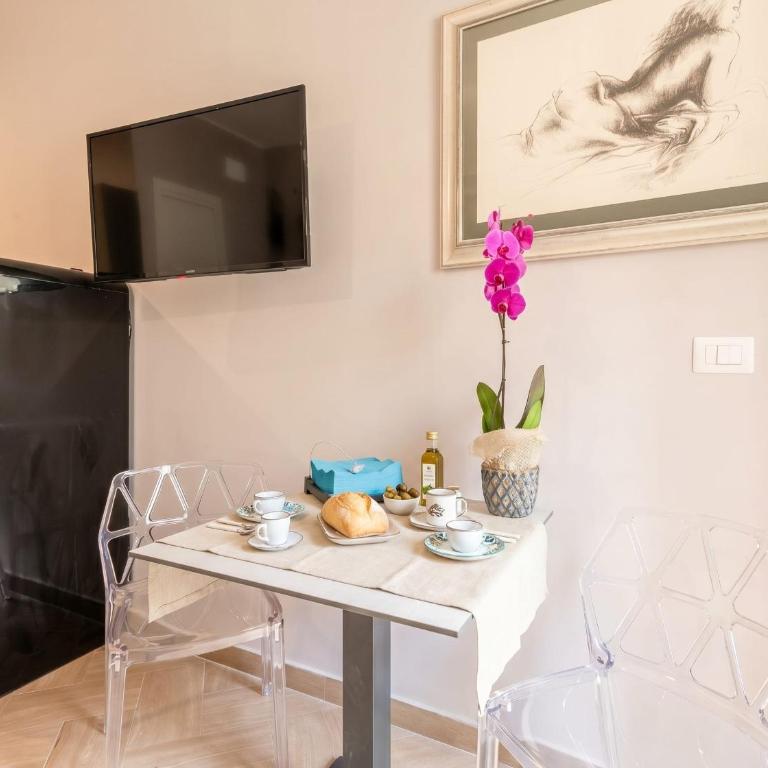City Gate - luxury suites - Suite with Balcony - 6
