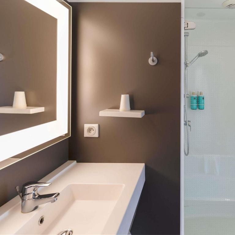 Novotel Suites Paris Stade de France - Superior Suite with Double Bed and Sofa Bed - 11