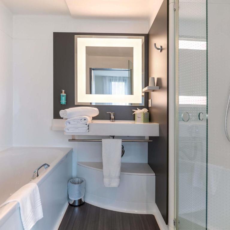 Novotel Suites Paris Stade de France - Superior Suite with Double Bed and Sofa Bed - 9