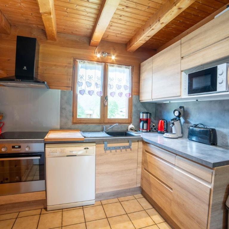 Morillon village Chalet 10 pers 4 ch vue montagne proche centre village et télécabine accessible en 5 minutes via skibus gratuit - Chalet - 11