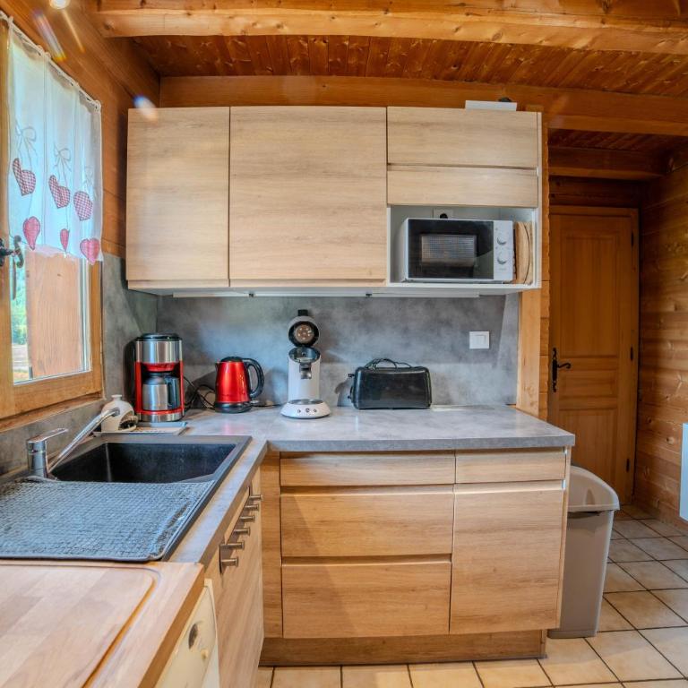 Morillon village Chalet 10 pers 4 ch vue montagne proche centre village et télécabine accessible en 5 minutes via skibus gratuit - Chalet - 9