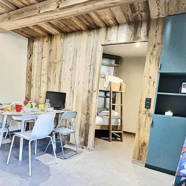 Résidence Le Rosset - Studio 4 personnes à Tignes proche des commerces, des pistes et de l'agence CIS dans le quartier du Rosset.Grand studio de 28m², MAE-2111 - Studio - 5