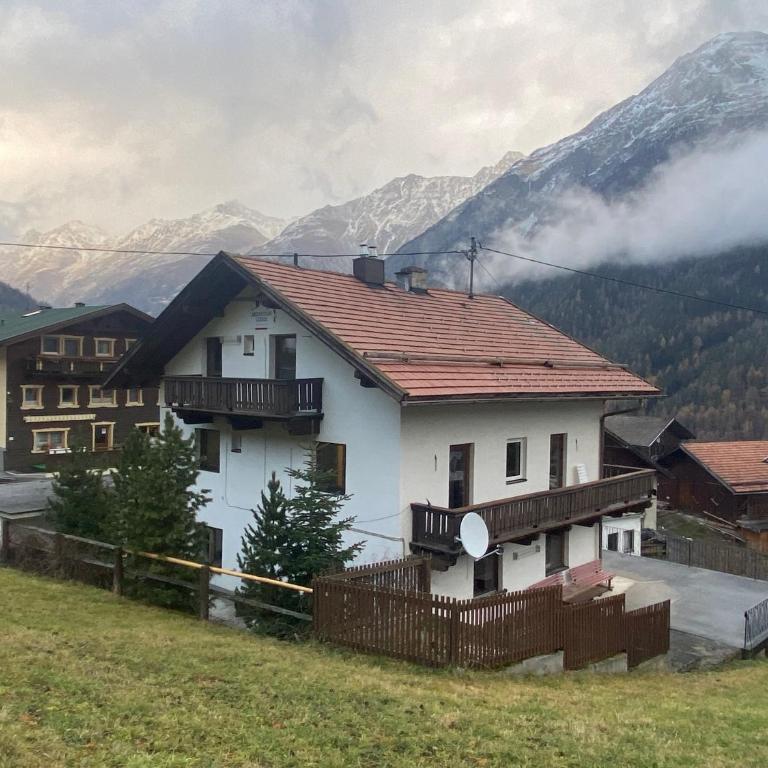 Mountain Lodge Sölden - Ski in Bike out Chalet - Chalet with 7 bedrooms - 2