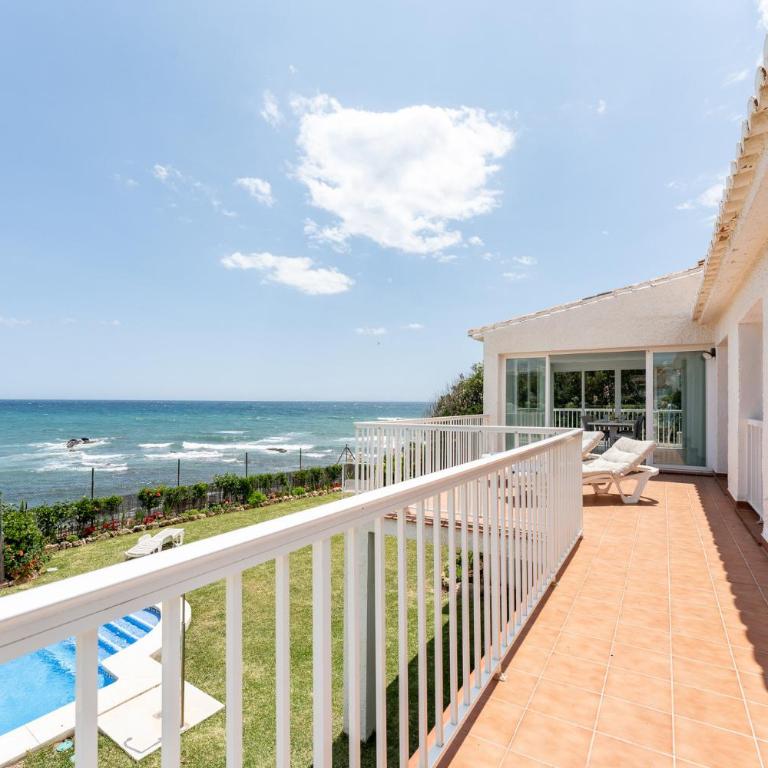 Villa with private pool and direct access to the beach - Villa - Beach Front - 46