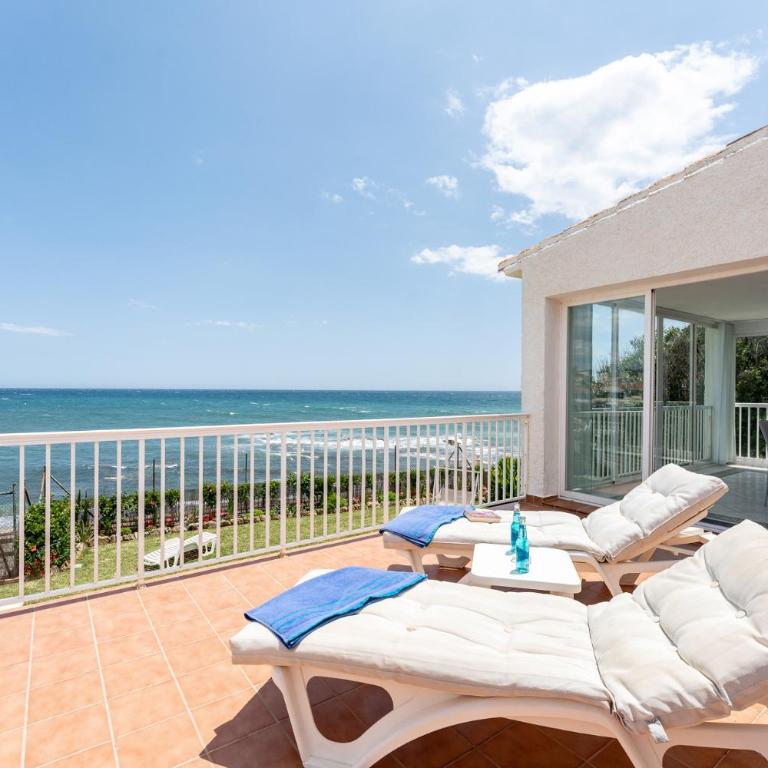 Villa with private pool and direct access to the beach - Villa - Beach Front - 45
