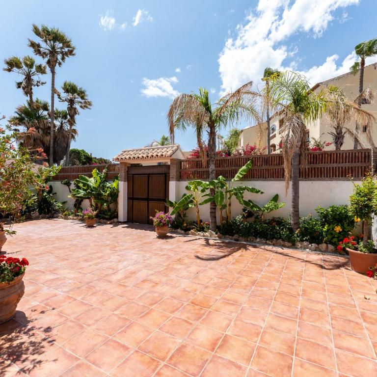 Villa with private pool and direct access to the beach - Villa - Beach Front - 42