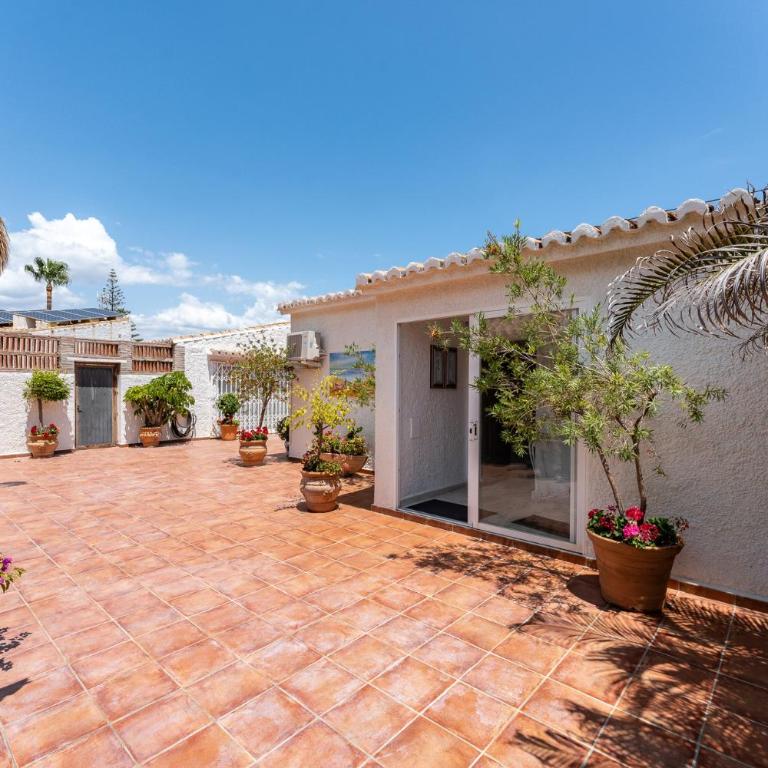 Villa with private pool and direct access to the beach - Villa - Beach Front - 41