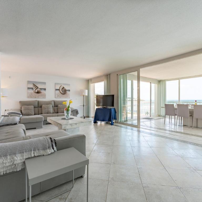 Villa with private pool and direct access to the beach - Villa - Beach Front - 35