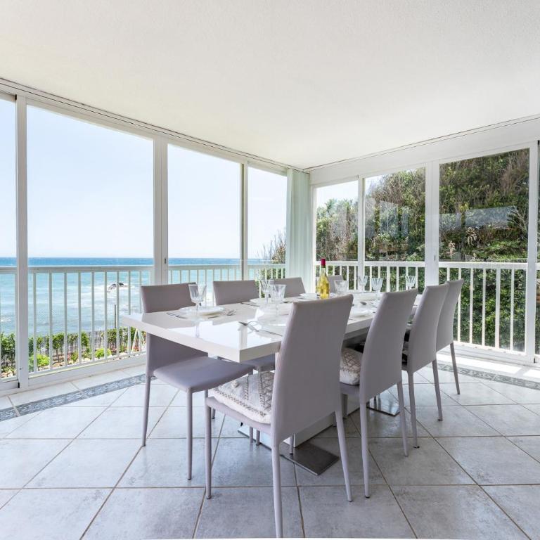 Villa with private pool and direct access to the beach - Villa - Beach Front - 30
