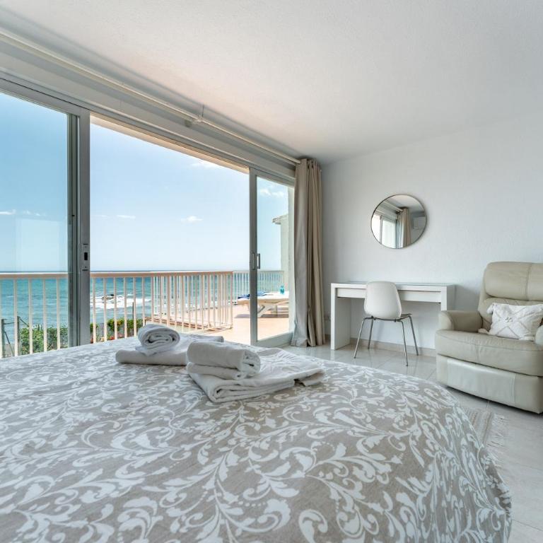 Villa with private pool and direct access to the beach - Villa - Beach Front - 22