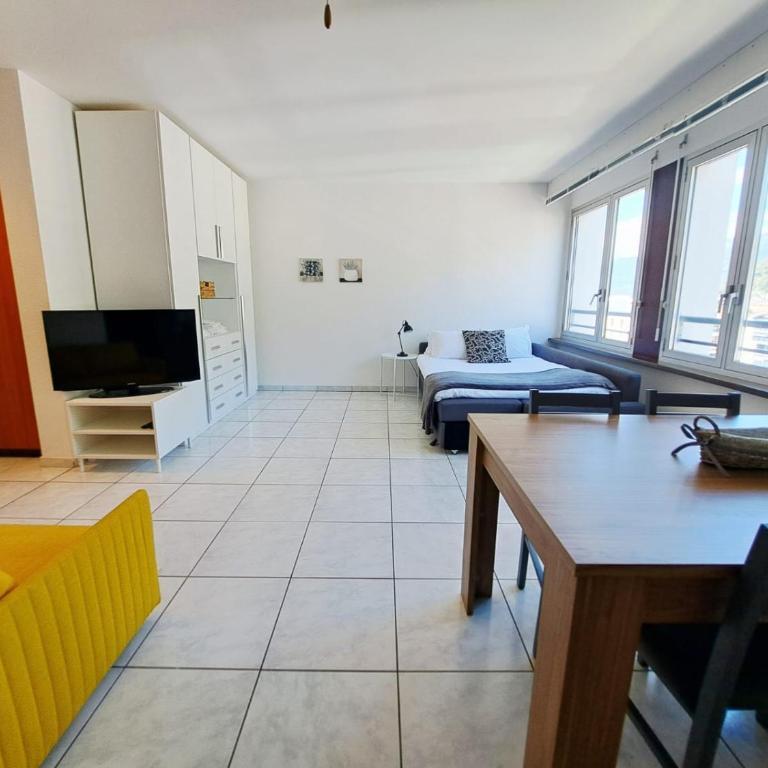 Loft Torre 2 by Quokka 360 - City & Lake View Studio in Central Locarno - Monolocale Triplo Standard - 4