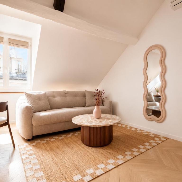 Chic Apartment in Paris Center - with AC - One-Bedroom Apartment - 2