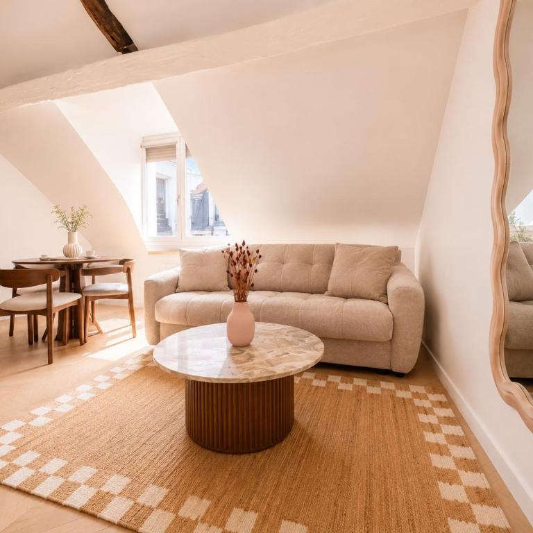 Chic Apartment in Paris Center - with AC - One-Bedroom Apartment - 5