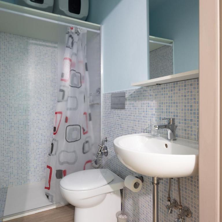 Comfort Apartment City center location Daily flower food&fruit market Near ferries and Portovenere bus Flexible space with adjacent unit - One-Bedroom Apartment - 6