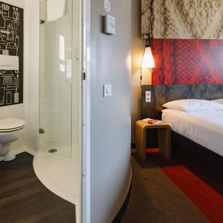 Hotel ibis Rennes Centre Gare Sud - Chambre Standard avec 1 Lit Double et 2 Lits Simples - 7