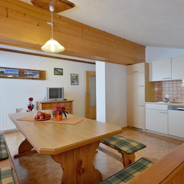Apart Tiefenbach - Three-Bedroom Apartment with Shower - 1