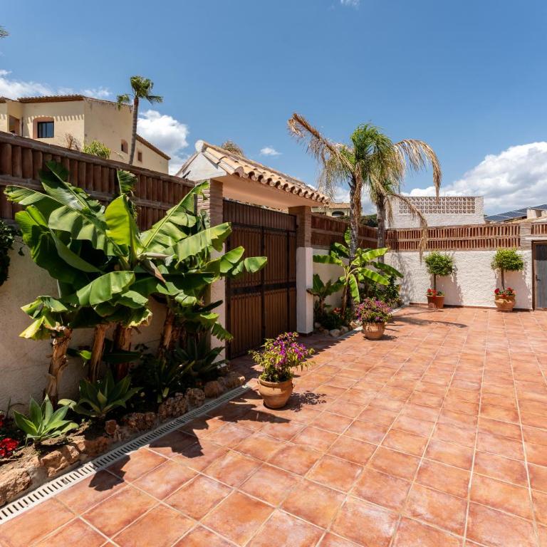 Villa with private pool and direct access to the beach - Villa - Beach Front - 2