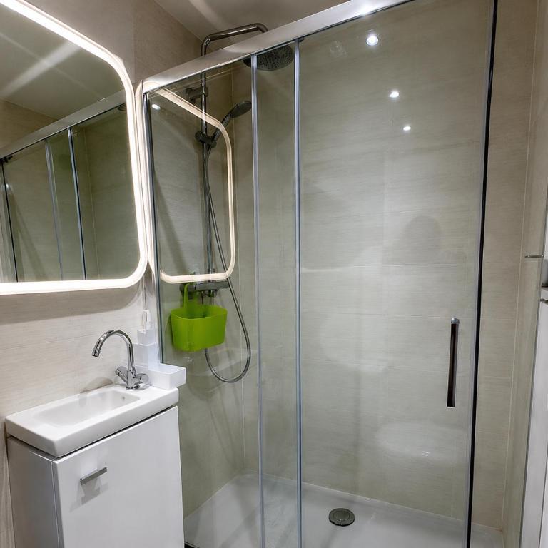 Eiffel Tower spacious 2-bedroom, 2-bathroom quiet apartment, elegant and peaceful - Appartement 2 Chambres Deluxe avec Balcon - 32