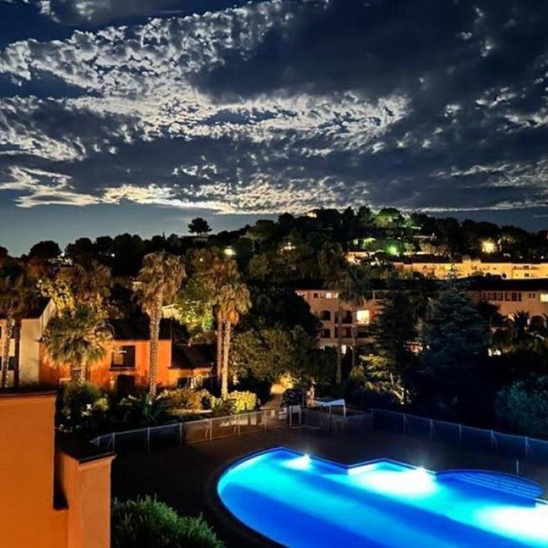 Large open-sky terrace in a high-end residence - Apartment - 13
