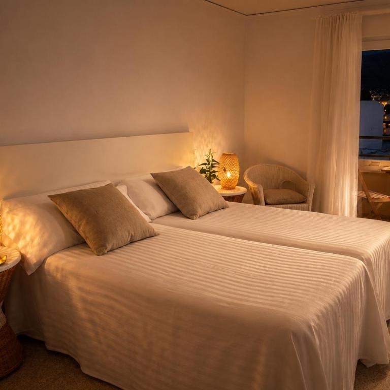 Hostal Comercio - Chambre Double ou Lits Jumeaux avec Balcon - 9