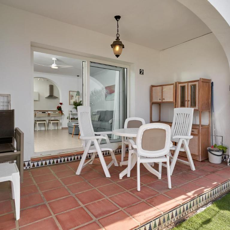 Frontline Vacation Home A86 2 - Two-Bedroom Deluxe Apartment with Ocean View - 3