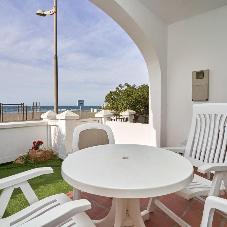 Frontline Vacation Home A86 2 - Two-Bedroom Deluxe Apartment with Ocean View - 21