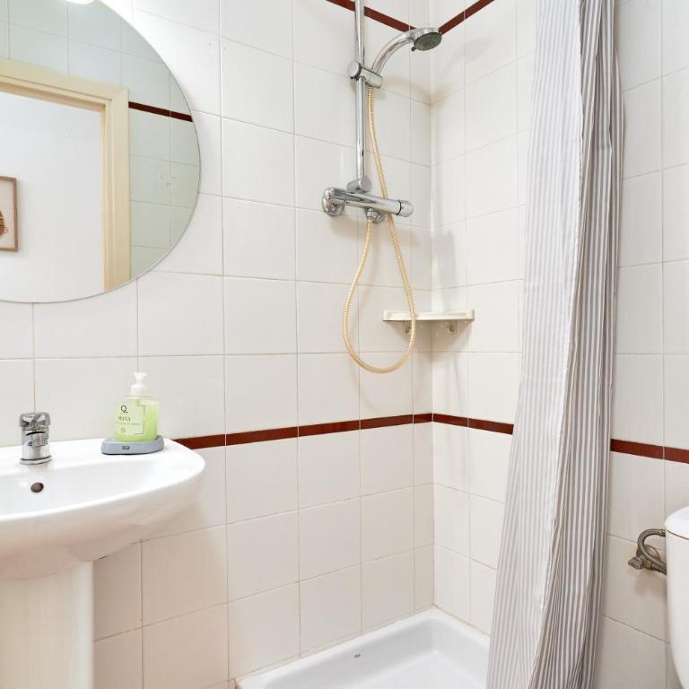 Frontline Vacation Home A86 2 - Two-Bedroom Deluxe Apartment with Ocean View - 18
