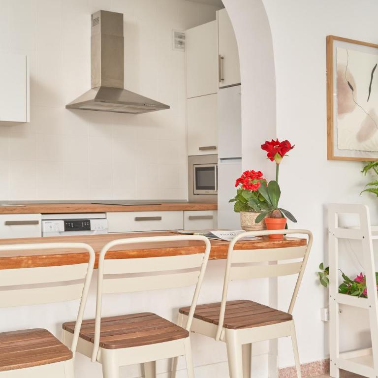 Frontline Vacation Home A86 2 - Two-Bedroom Deluxe Apartment with Ocean View - 7