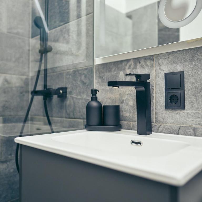 ClaTo Living Merano - Etschmann Studio Apartment with Balcony - Appartamento con 1 Camera da Letto - 16
