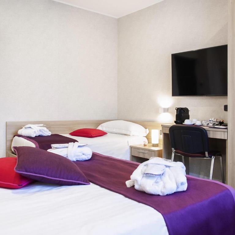 Mercure Palermo Centro - Camera familiare - Dependance a 90 metri dall'edificio principale - 2