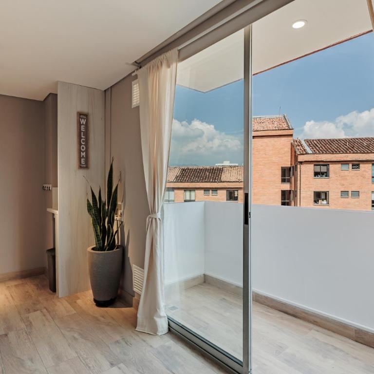Loft con Balcon y Vista a la Ciudad l El Poblado - One-Bedroom Apartment - 7