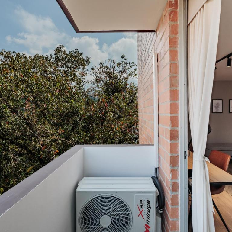 Loft con Balcon y Vista a la Ciudad l El Poblado - One-Bedroom Apartment - 19
