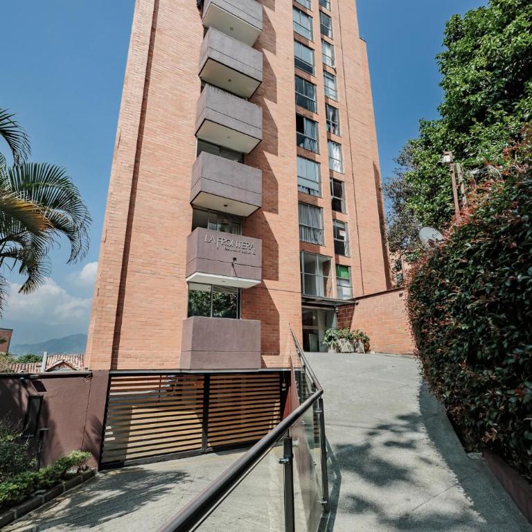 Loft con Balcon y Vista a la Ciudad l El Poblado - One-Bedroom Apartment - 27