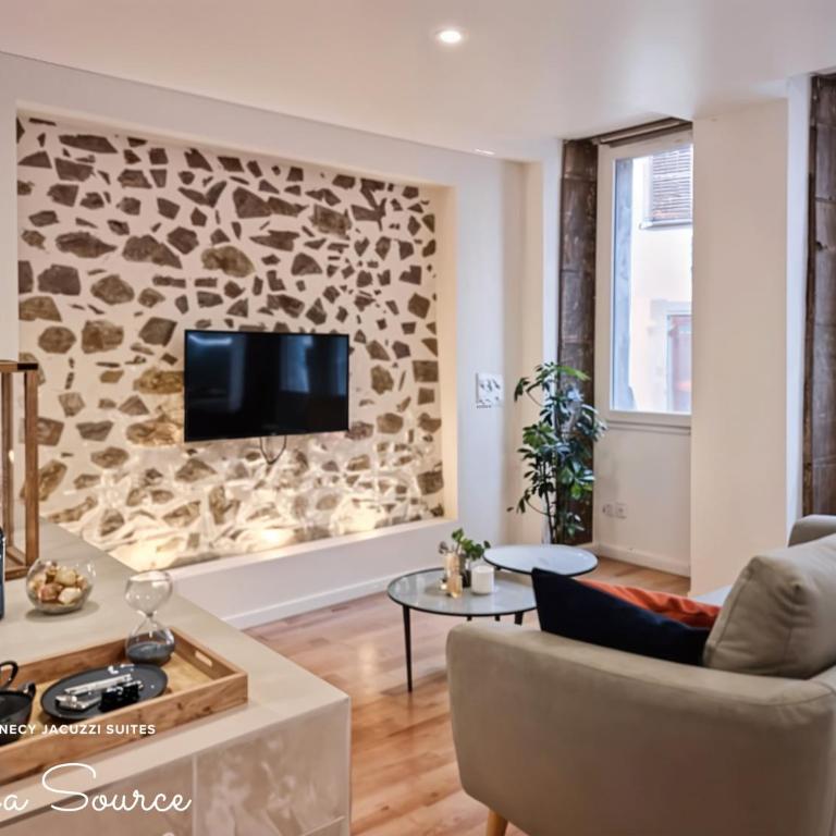 Suites avec Jacuzzi Privé & Terrasse - Vieille Ville d'Annecy - Appartement 1 Chambre avec Baignoire Spa - 2
