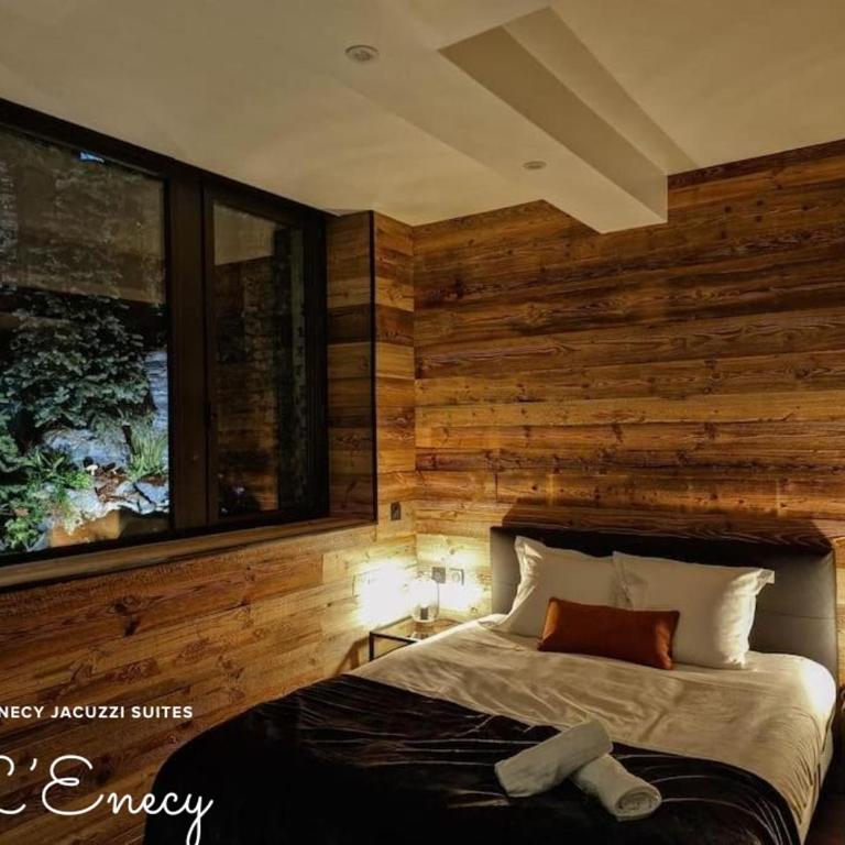 Suites avec Jacuzzi Privé & Terrasse - Vieille Ville d'Annecy - Appartement 1 Chambre avec Baignoire Spa - 11