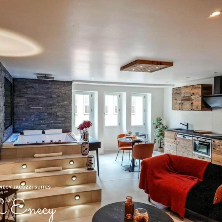 Suites avec Jacuzzi Privé & Terrasse - Vieille Ville d'Annecy - Appartement 1 Chambre avec Baignoire Spa - 4
