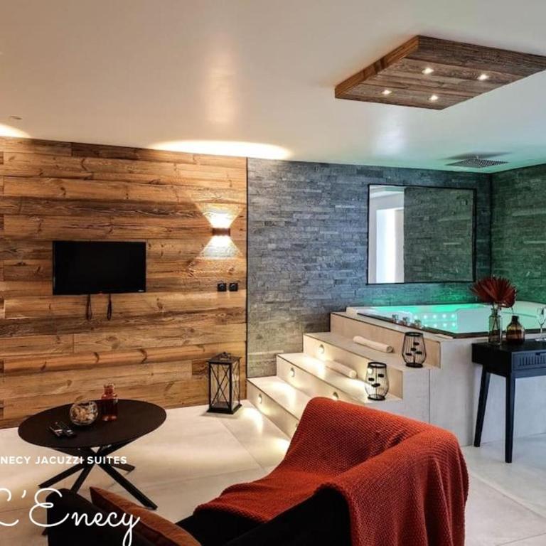 Suites avec Jacuzzi Privé & Terrasse - Vieille Ville d'Annecy - Appartement 1 Chambre avec Baignoire Spa - 2