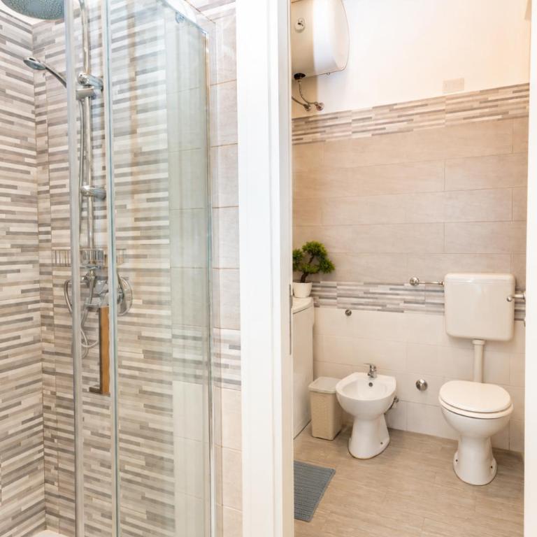 OFFERTA Estate Pescara Centro a due Passi dal Mare, Parcheggio a 500m - Appartamento Deluxe con 1 Camera da Letto - 23