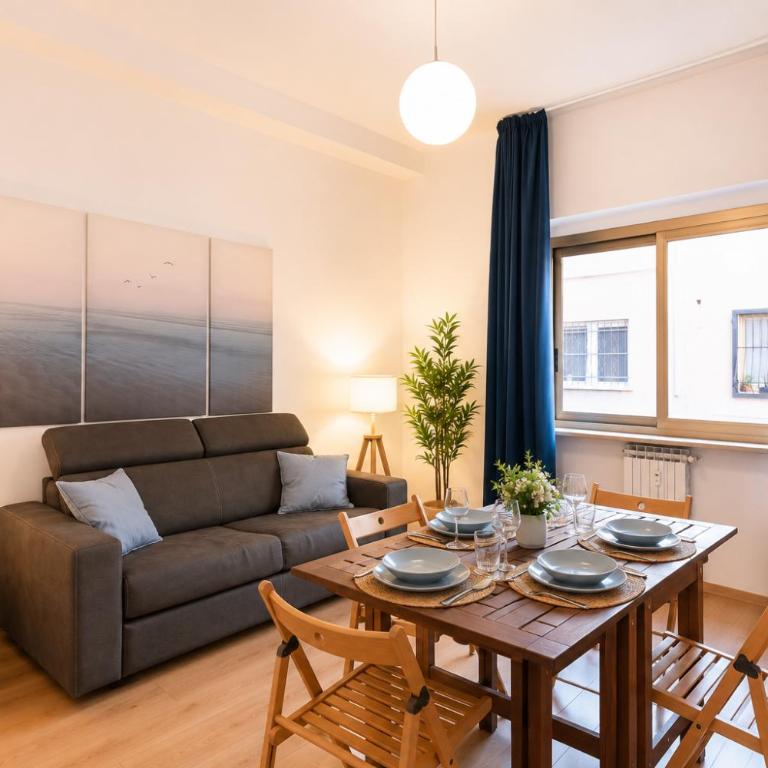 OFFERTA Estate Pescara Centro a due Passi dal Mare, Parcheggio a 500m - Appartamento Deluxe con 1 Camera da Letto - 4