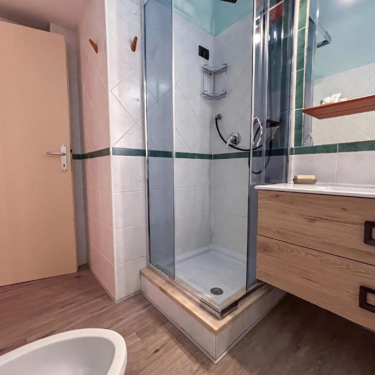 Appartamento rifinito con vista mare vicino alla spiaggia - Two-Bedroom House - 19