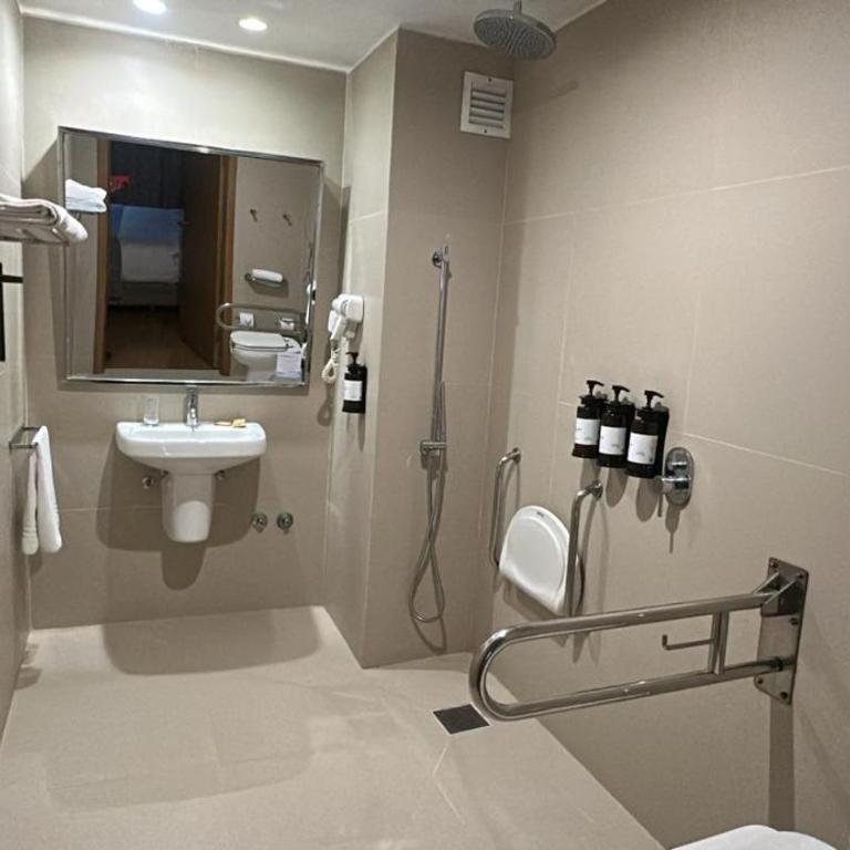 Dazzler by Wyndham Asuncion - Habitación adaptada para personas de movilidad reducida - No fumadores - Cama extragrande - 1