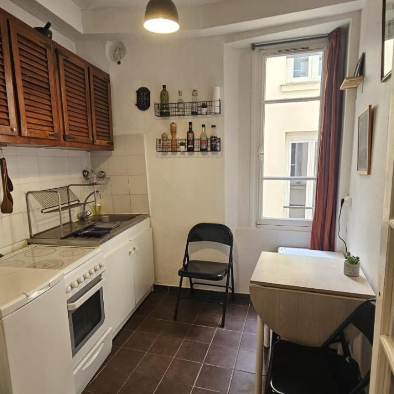 JOLI STUDIO RENOVE EN PLEIN COEUR DE L'ÂME De PARIS QUARTIER PANTHEON , NOTRE-DAME - One-Bedroom Apartment - 18