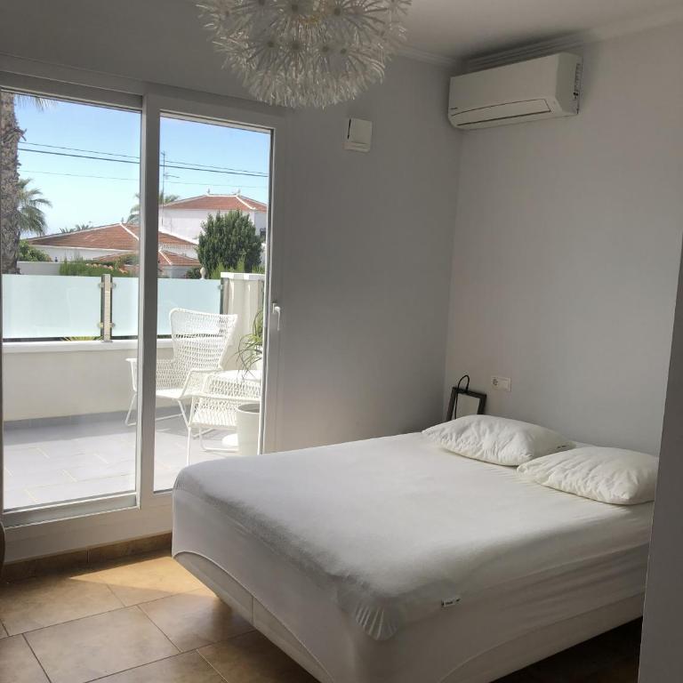 Calle de las Rosas - Villa con piscina privada - 11