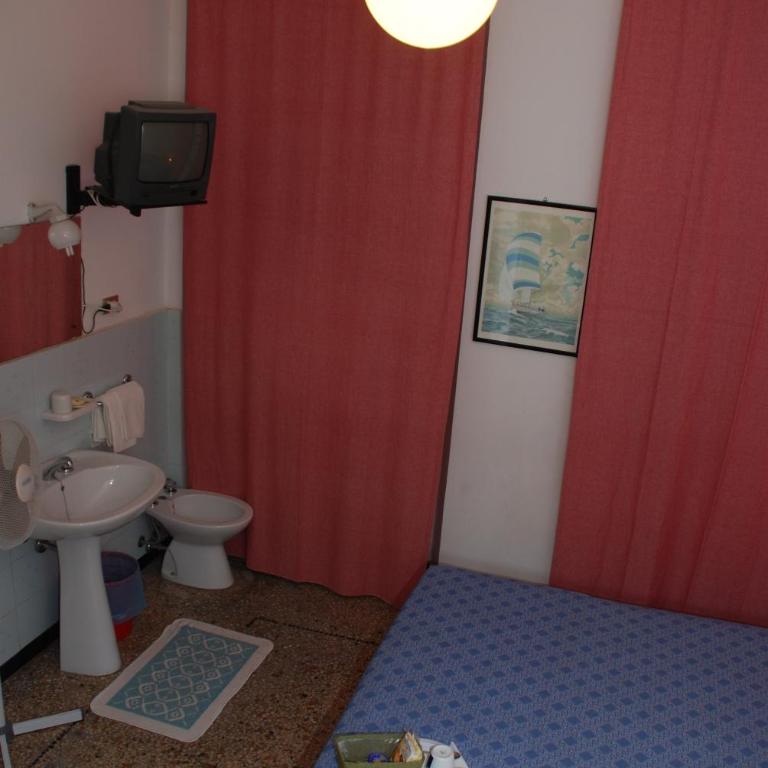 Hotel Major - Camera Matrimoniale Standard con Bagno in Comune - 6