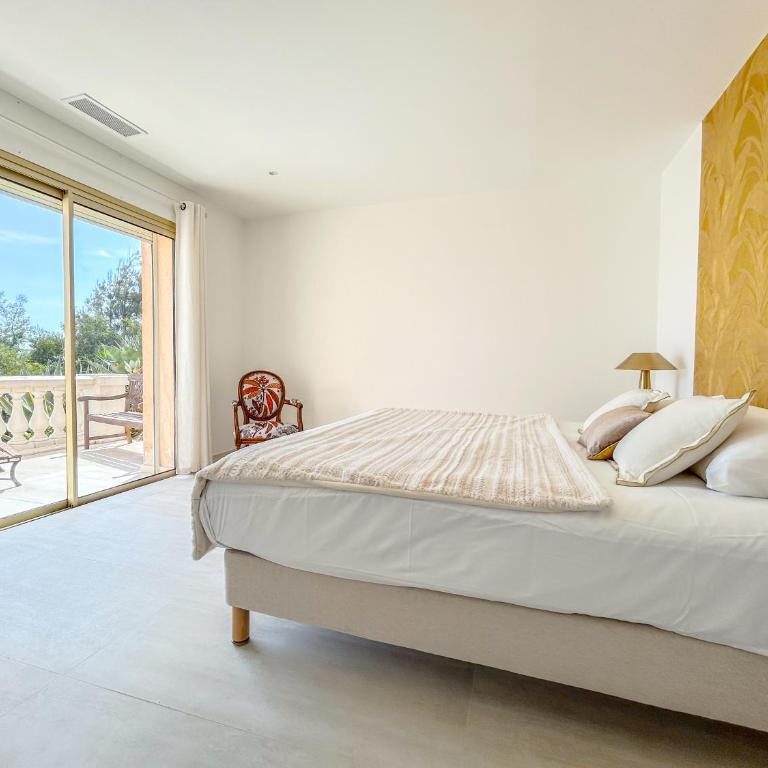 Luxueuse villa panoramique, vue imprenable sur la mer, piscine, 6 chambres à Anthéor - Villa con vistas al mar - 22