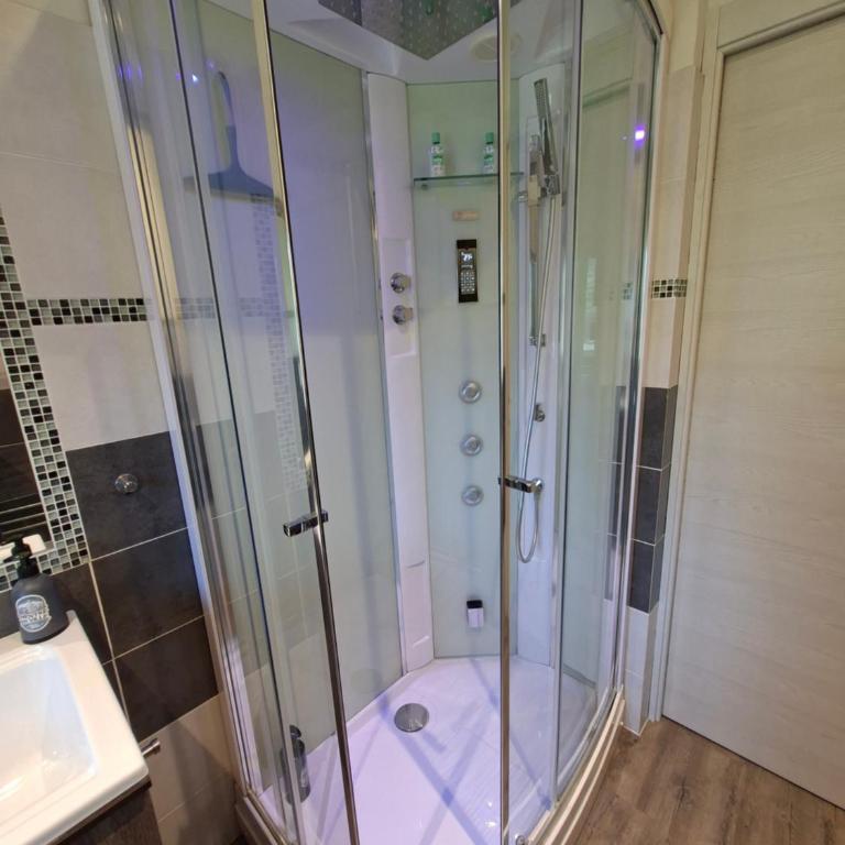 Parcheggio GRATUITO, all'Arco d'Augusto, Chentre en Ville - Two-Bedroom Apartment - 68
